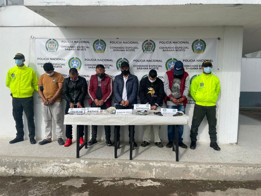 Golpe a 'Los Coriotos' por dos delitos en Cundinamarca En las últimas horas la Policía de Cundinamarca informó sobre la captura de siete sujetos por orden judicial en los municipios de Zipaquirá, Cajicá (Cundinamarca) y Honda (Tolima), por los delitos de concierto para delinquir y tráfico, fabricación o porte de estupefacientes.