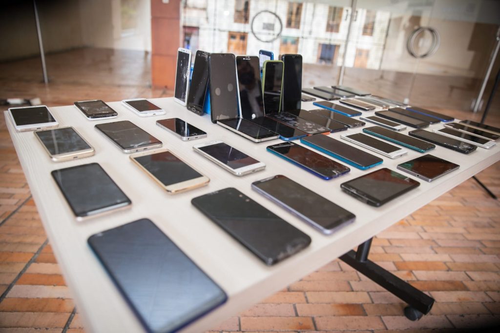 Autoridades han recuperado 2.771 celulares a lo largo de 2021 1 Autoridades han recuperado 2.771 celulares a lo largo de 2021 Este martes la Alcaldía de Bogotá entregó a la ciudadanía un informe sobre los operativos contra el hurto y la receptación de celulares en la ciudad ejecutados a lo largo del año, gracias a las acciones interinstitucionales.