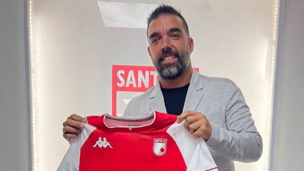Desde el primero de diciembre Cardetti llega a Santa Fe 1 Desde el primero de diciembre Cardetti llega a Santa Fe Lo que era un rumor a gritos desde la semana pasada, hace pocos minutos acaba de oficializarse. El director técnico argentino Martín Cardetti se convirtió este jueves en el nuevo timonel de Independiente Santa Fe.