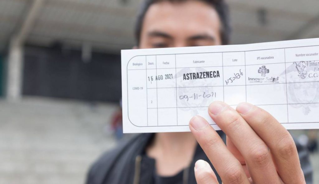 Resuelva sus dudas con el carné de vacunación 1 Resuelva sus dudas con el carné de vacunación Con la exigencia del carné de vacunación establecida por el Ministerio de Salud, han aparecido toda clase de dudas entre las personas sobre lo que podrán y no hacer a partir del 16 de noviembre.