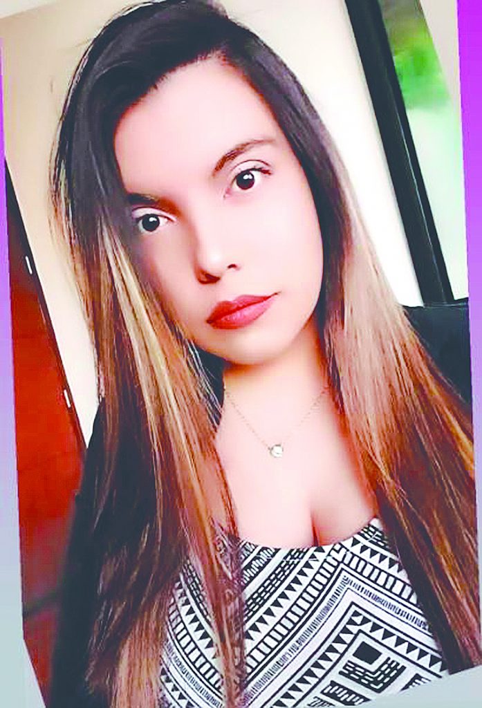 Resultó condenada Leily, víctima de terribles agresiones 3 Resultó condenada Leily, víctima de terribles agresiones Seis años tuvieron que pasar para que el caso de violencia de género del que fue víctima Leily Vanegas Gómez, una joven psicóloga de 29 años, tuviera sus primeras sentencias. Mientras que el presunto agresor de Leily (su expareja, Santiago Garavito) fue condenado a 62 meses de cárcel, el giro inesperado que dieron los jueces en las últimas horas sorprendió a la muchacha -y a la ciudadanía-. Un juez la condenó a ella a 4 años de prisión por una denuncia que interpuso el mismo hombre que por poco le desfigura su rostro a golpes.