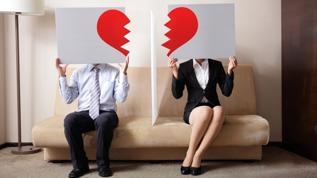 Los hombres experimentan más dolor emocional que las mujeres 3 Los hombres experimentan más dolor emocional que las mujeres Un nuevo estudio sobre el apoyo a las relaciones en línea revela que los hombres tienden a experimentar más dolor emocional que las mujeres cuando su relación se rompe, según publican en el 'Journal of Social and Personal Relationships'.