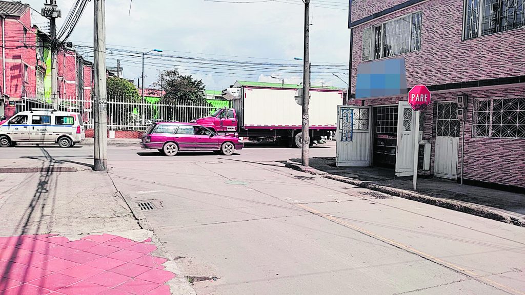 Homicidio de un joven en el barrio La Azucena En el barrio La Azucena (en Bosa) no tienen claridad sobre los disparos que se escucharon la noche de este viernes, pues pensaron que se trataba de pólvora por la celebración de Halloween. Lo que no imaginaron era que se tratara de un homicidio.
