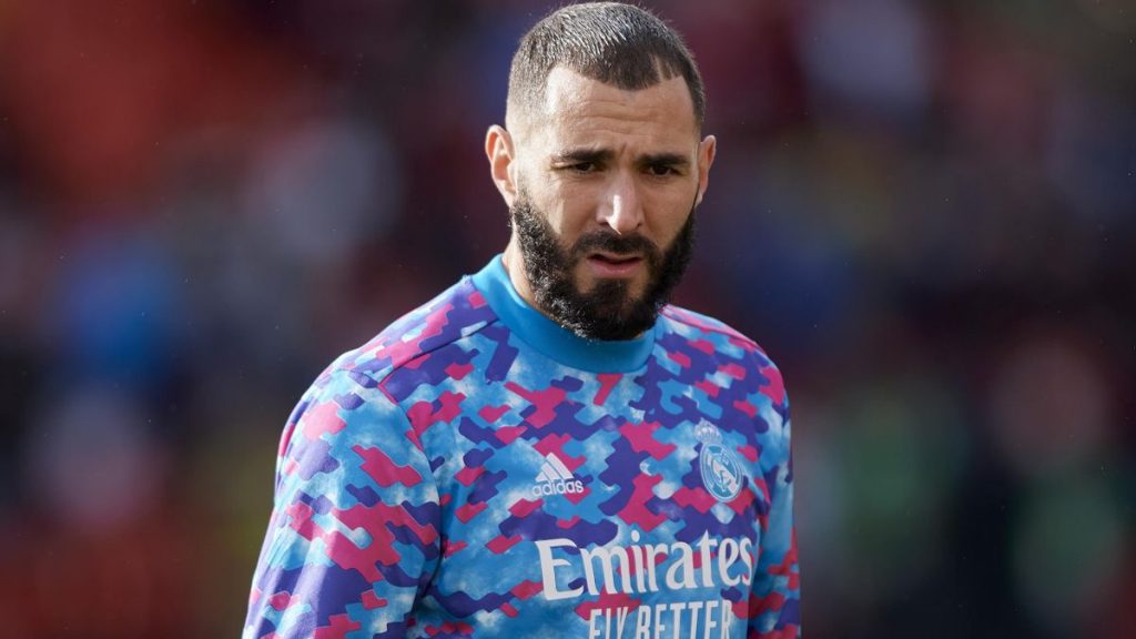 Condenan a un año de prisión a Benzema y le ponen multa 4 Condenan a un año de prisión a Benzema y le ponen multa La justicia francesa condenó este miércoles a la estrella del Real Madrid Karim Benzema a un año de prisión, con suspensión de pena, como cómplice del intento de chantaje a su excompañero de selección Mathieu Valbuena con un video íntimo.