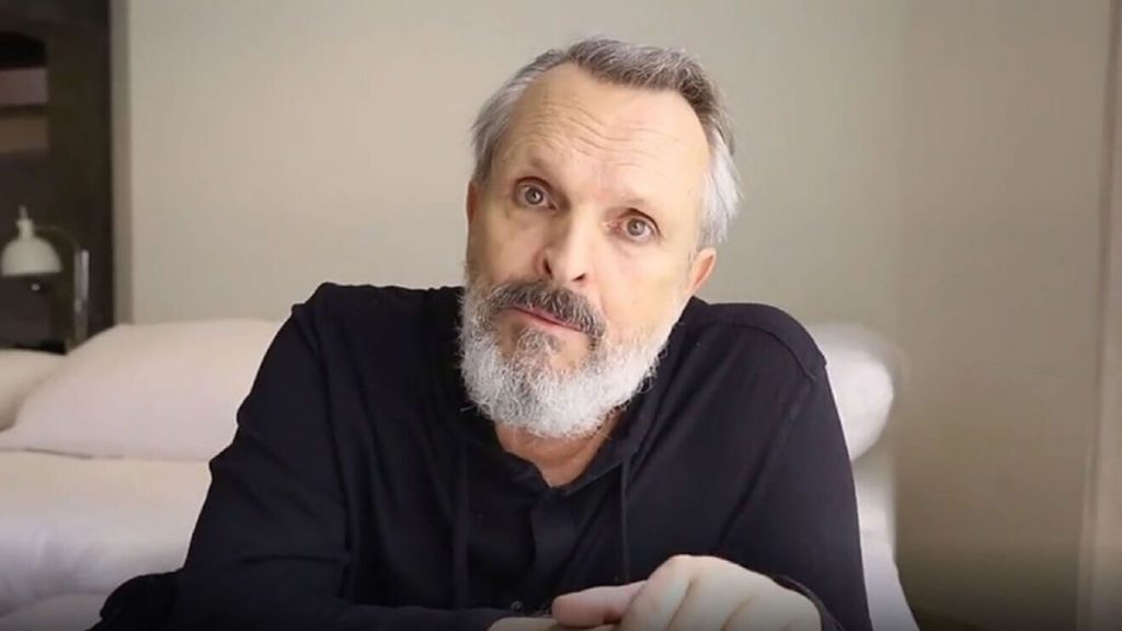 “Dejé el pudor de lado”, Miguel Bosé Son varias las razones por las que Miguel Bosé tituló su autobiografía ‘El hijo del capitán trueno’, así como nombró una de las canciones de su álbum ‘Sereno’, publicado hace dos décadas atrás.