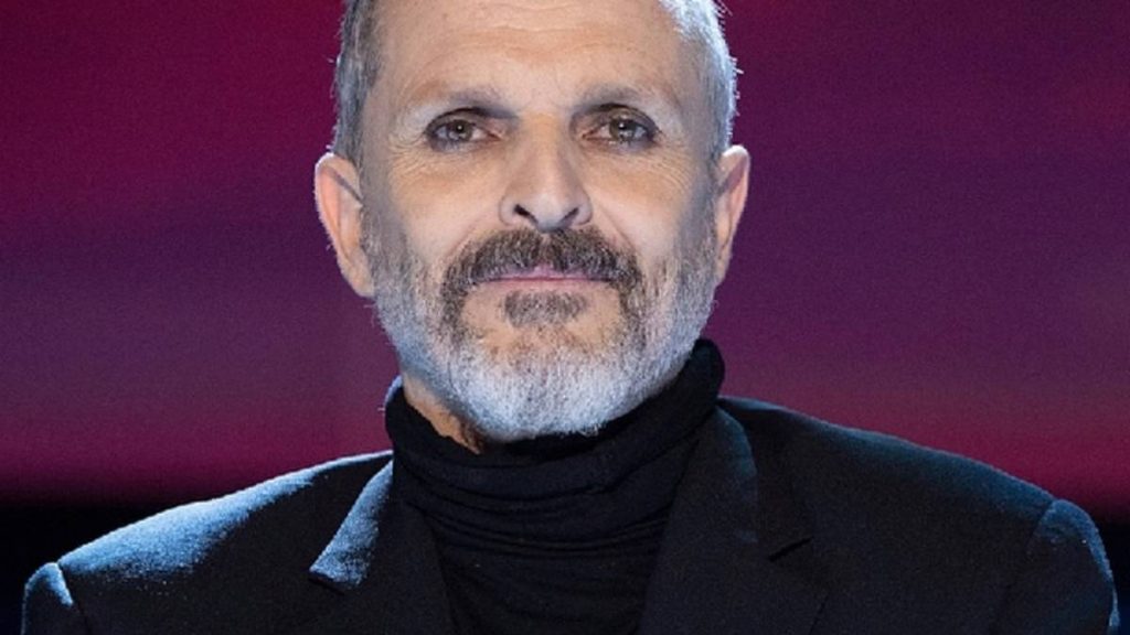 “Dejé el pudor de lado”, Miguel Bosé Son varias las razones por las que Miguel Bosé tituló su autobiografía ‘El hijo del capitán trueno’, así como nombró una de las canciones de su álbum ‘Sereno’, publicado hace dos décadas atrás.