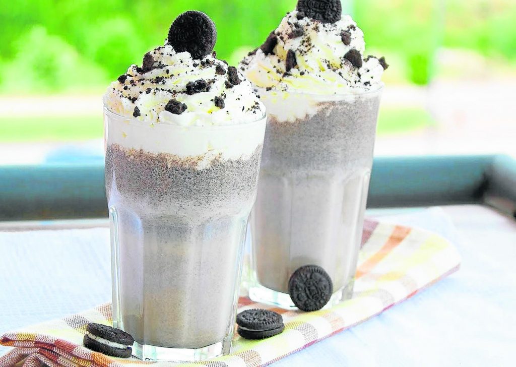 De postre: cierre con una malteada Las malteadas son unas bebidas muy cremosas hechas con helado y leche, que deleitan los paladares de los amantes de las bebidas dulces.