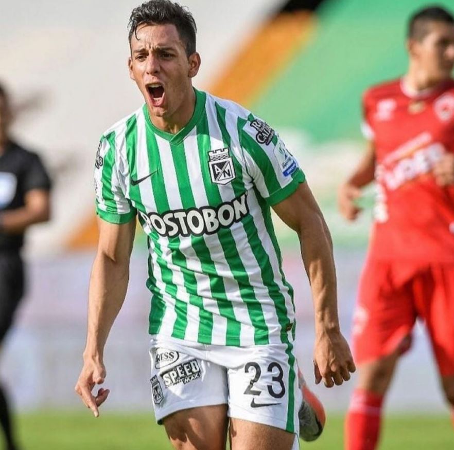 Alex Castro le pidió matrimonio a su pareja en medio del festejo Atlético Nacional consiguió anoche el título 30 de su historia, al levantar la Copa Colombia tras vencer al Deportivo Pereira con marcador global de 5-1. El conjunto verde perdió ayer 1-0 en la capital risaraldense, pero el categórico 5-0 en Medellín le sirvió para celebrar como visitante.