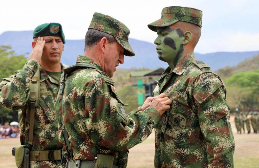Abren convocatoria para jóvenes que quieran ser suboficiales del Ejército 3 Abren convocatoria para jóvenes que quieran ser suboficiales del Ejército La Escuela Militar de Suboficiales Sargento Inocencio Chincá abrió una convocatoria para los colombianos que quieran incorporarse a las Fuerzas Militares como suboficiales del Ejército Nacional.