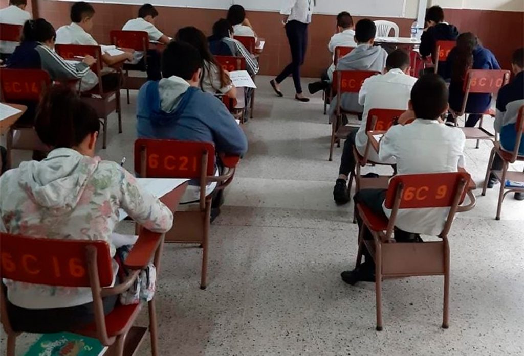 Niños desde los 3 años ya son vacunados en colegios de Bogotá 3 Niños desde los 3 años ya son vacunados en colegios de Bogotá Luego de que se le diera luz verde a la inmunización contra el COVID-19 de niños entres los 3 y 11 años de edad en Bogotá, la Secretaría de Educación y la Secretaría de Salud comenzaron a ejecutar este lunes un plan de vacunación en el que se incluye 57 colegios tanto públicos como privados.
