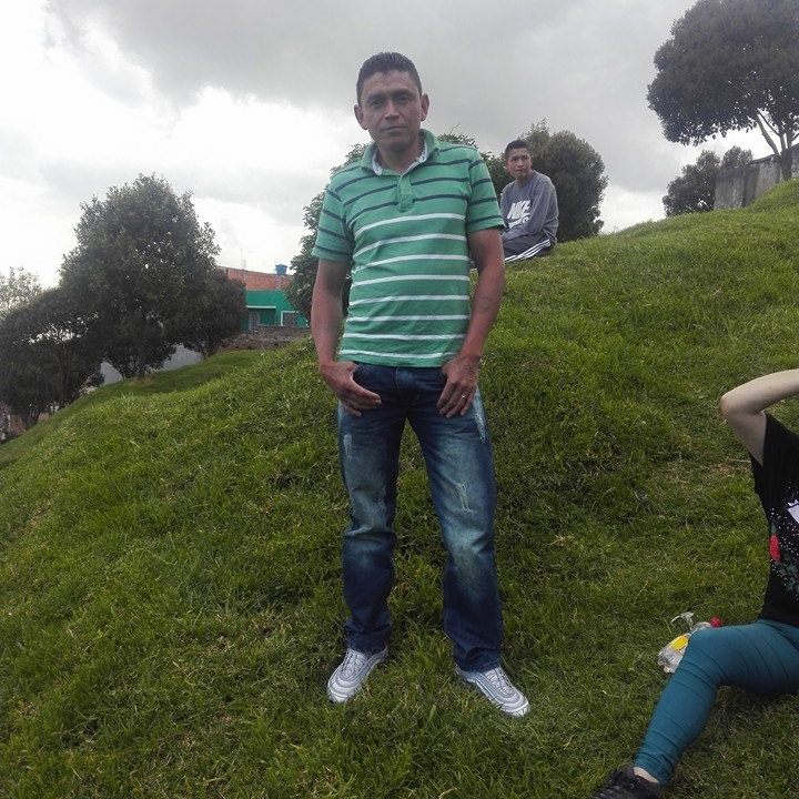 Sujeto con antecedentes sacó un cuchillo y asesinó a Héctor Héctor Eduardo Sánchez, un buen vecino, buen papá, buen esposo y buen amigo, fue asesinado por un desalmado vecino la tarde de este domingo, minutos después de salir de su vivienda rumbo a un establecimiento cercano.