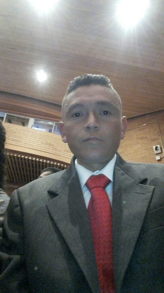 Sujeto con antecedentes sacó un cuchillo y asesinó a Héctor Héctor Eduardo Sánchez, un buen vecino, buen papá, buen esposo y buen amigo, fue asesinado por un desalmado vecino la tarde de este domingo, minutos después de salir de su vivienda rumbo a un establecimiento cercano.