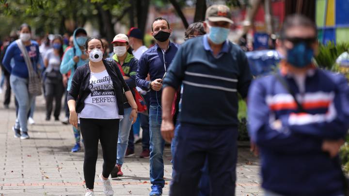 En Brasil confirman dos casos de la nueva variante Ómicron 2 En Brasil confirman dos casos de la nueva variante Ómicron La gobernación de Sao Paulo confirmó este martes dos casos positivos de la nueva variante de coronavirus Ómicron, los primeros en Brasil y en América Latina, en viajeros que llegaron desde Sudáfrica antes de que ese país anunciara el hallazgo de esa cepa en su territorio.