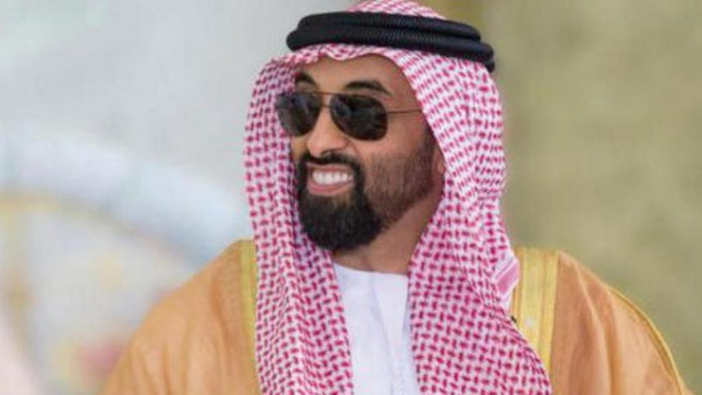 Tahnoun bin Zayed Al Nahyan tiene en la mira a una reconocida empresa 3 Tahnoun bin Zayed Al Nahyan tiene en la mira a una reconocida empresa Una de las compañías de alimentos más importantes del país podría cambiar de dueños en los próximos días, nos referimos al Grupo Nutresa.La empresa fabricante de golosinas y productos cárnicos, entre otros, la cual hace parte del Grupo Empresarial Antioqueño (GEA), es pretendida por la familia Gilinski, que también es apoyada por un grupo empresarial de los Emiratos Árabes Unidos, encabezado por Tahnoun bin Zayed Al Nahyan, un jeque de 59 años.