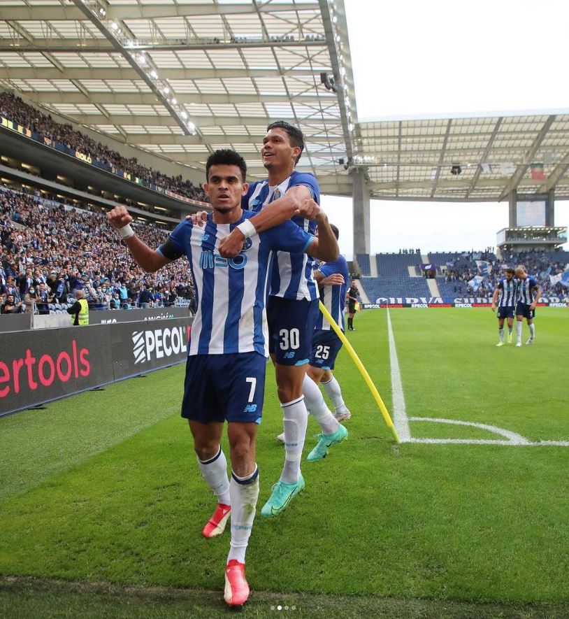 Seis colombianos estarán en acción hoy en la 'Champions' 1 Seis colombianos estarán en acción hoy en la 'Champions' Una atractiva jornada con ocho partidos se vivirá hoy en la quinta fecha de la fase de grupos de la Liga de Campeones de Europa. Y en tres de estos encuentros se espera la presencia de jugadores colombianos.