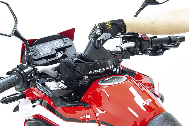 La moto también se desbalancea 1 La moto también se desbalancea El tren delantero es el eje principal de la moto por cuanto es el encargado de sostener y dar equilibrio a la llanta delantera del vehículo. Además de su importante función, este componente está expuesto a toda una serie de afectaciones y daños que van desde los huecos, choques leves y graves, e incluso caídas aparatosas de la moto.