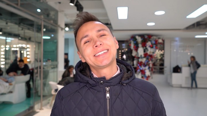 Grafólogo analizó la supuesta carta que escribió Mauricio Leal Una de las pruebas reinas respecto a lo que pudo ocurrirle al estilista Mauricio Leal y a su mamá está en el papel blanco, manchado con sangre, y que presuntamente habría escrito el talentoso peluquero minutos antes de perder la vida.