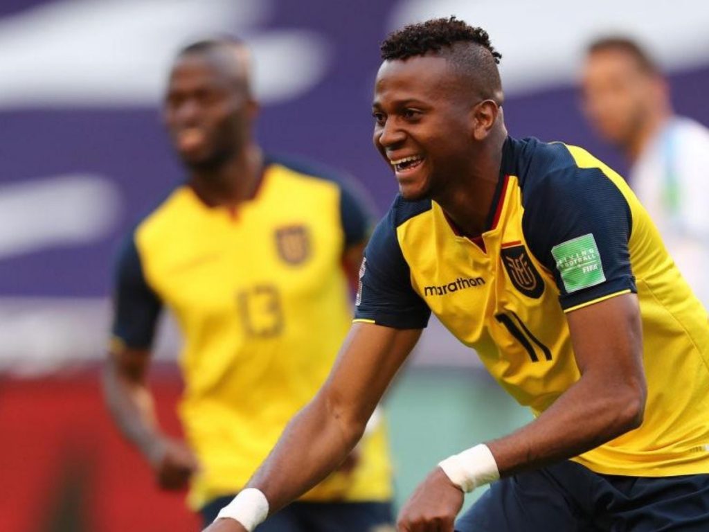 Los resultados que le sirven a Colombia en la jornada 13 Ya arrancó la jornada 13 de Eliminatoria Suramericana, en la que la Selección Colombia tendrá la difícil prueba de enfrentar a la líder Brasil, y en su casa, Sao Paulo. Además de sumar, a la 'Tricolor' le convendrían otros resultados, que acá le contamos.