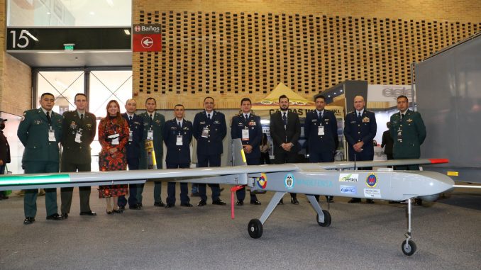 Pequeña aeronave servirá para inteligencia y vigilancia Coelum es el nombre de la primera aeronave remotamente tripulada diseñada, desarrollada y producida por Ingenieros colombianos para apoyar labores de inteligencia, vigilancia y control en las principales ciudades del país.
