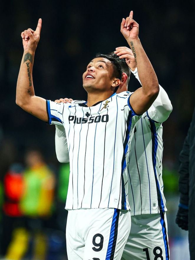Golazos de Zapata y Muriel para empate del Atalanta en Suiza 2 Golazos de Zapata y Muriel para empate del Atalanta en Suiza Venían de anotar de a un gol el fin de semana en la Liga de Italia, y hoy repitieron la faena nada más y nada menos que en la 'Champions League'. Los atacantes colombianos del Atalanta, Duván Zapata y Luis Fernando Muriel están enchufados con las redes contrarias.