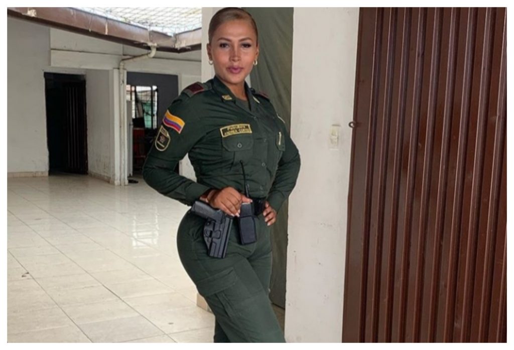 Expatrullera gana tutela para cirugía de reasignación de sexo En las últimas horas se dio a conocer que la primera policía transgénero de Colombia, Andrea Cortés Guarín, ganó una tutela que le permitirá operarse para el cambio de sexo. Ahora se espera que la expatrullera pueda adelantar los procesos correspondientes para el procedimiento.