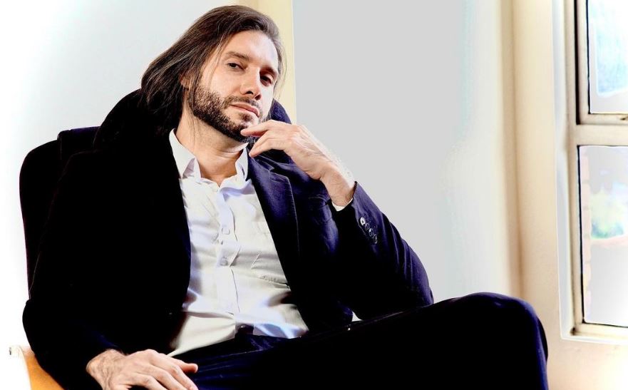 ‘Pequeño Juan’ se lleva el protagonismo ‘El Hijo del Cacique’ Rigoberto Bedoya, actor y productor audiovisual, le da vida al mejor amigo de Martín Elías en la novela ‘El Hijo del Cacique’, un personaje que ha marcado su trayectoria artística de forma inesperada.