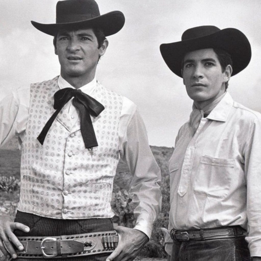 Enrique Rocha: Se apagó la vida del villano de novela El hombre de la voz seductora, que a su vez le sirvió para encarnar a los villanos más temidos de la TV mexicana, falleció la madrugada del domingo a los 81 años en Ciudad de México.