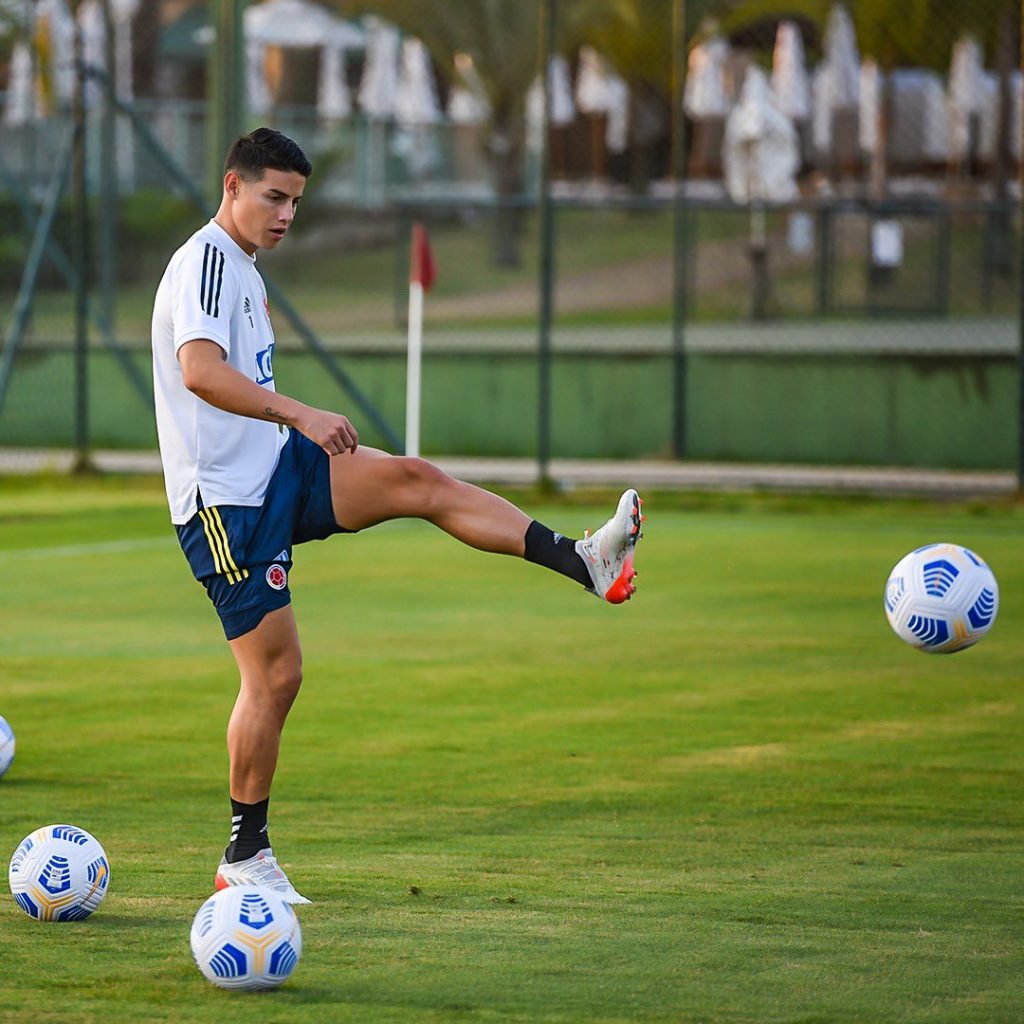 James, Vargas, Borja, Cuéllar y Cantillo entrenaron con la Selección La Selección Colombia cumplió este domingo su segunda sesión de entrenamiento en Brasil, preparando su compromiso de este jueves contra la 'Canarinha', válido por las Eliminatorias Suramericanas a la Copa Mundial de la Fifa Catar 2022.