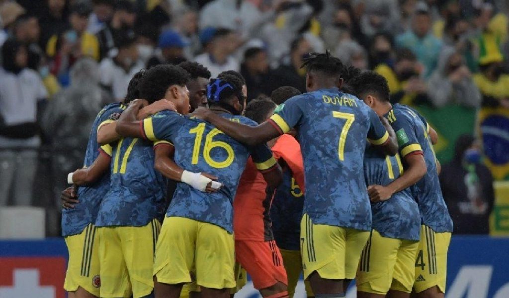 Tras cuatro partidos sin gol, Colombia va con toda contra Paraguay 1 Tras cuatro partidos sin gol, Colombia va con toda contra Paraguay Ante un Paraguay en llamas, que no responde aún al cambio de timonel, la Selección Colombia buscará romper un ayuno de gol de 400 minutos. Las dos selecciones necesitan de la victoria para enderezar su sinuoso camino hacia el Mundial de Catar 2022.