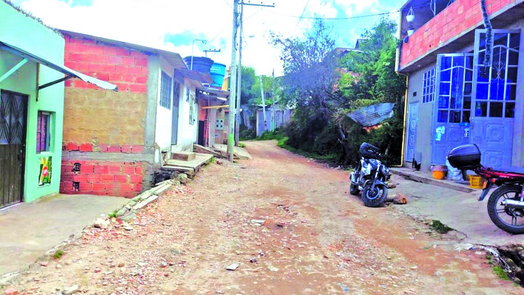 Sujeto con antecedentes sacó un cuchillo y asesinó a Héctor Héctor Eduardo Sánchez, un buen vecino, buen papá, buen esposo y buen amigo, fue asesinado por un desalmado vecino la tarde de este domingo, minutos después de salir de su vivienda rumbo a un establecimiento cercano.