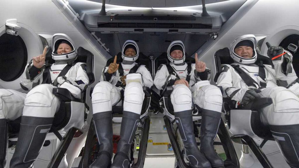 Astronautas salieron de la ISS en cápsula SpaceX rumbo a la Tierra Una cápsula de SpaceX que transporta a cuatro astronautas salió el lunes desde la Estación Espacial Internacional (ISS) con destino a la Tierra, después de pasar seis meses a bordo del puesto de avanzada orbital.&nbsp;