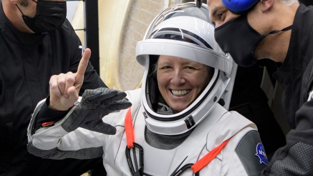 Astronautas salieron de la ISS en cápsula SpaceX rumbo a la Tierra Una cápsula de SpaceX que transporta a cuatro astronautas salió el lunes desde la Estación Espacial Internacional (ISS) con destino a la Tierra, después de pasar seis meses a bordo del puesto de avanzada orbital.&nbsp;