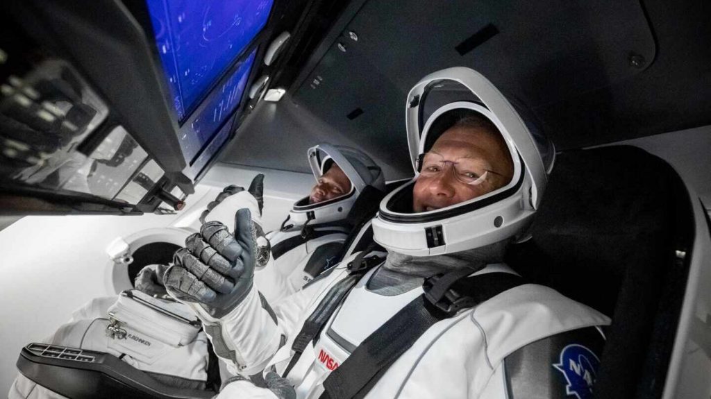Astronautas salieron de la ISS en cápsula SpaceX rumbo a la Tierra Una cápsula de SpaceX que transporta a cuatro astronautas salió el lunes desde la Estación Espacial Internacional (ISS) con destino a la Tierra, después de pasar seis meses a bordo del puesto de avanzada orbital.&nbsp;