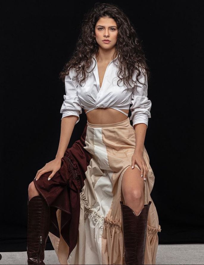 Sthepanía Duque, llegó para quedarse en la TV Tiene 28 años, pero tranquilamente puede encarnar a una jovencita rebelde de 18, como lo hace en ‘La nieta elegida’, producción del canal RCN en la que interpreta a Laura Roldán.