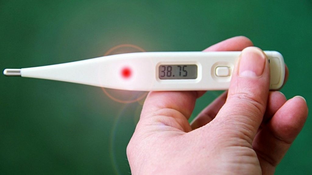 ¡Pilas con la amenaza del dengue! 1 ¡Pilas con la amenaza del dengue! Mientras Colombia parece estar dejando lo peor de la pandemia del COVID 19 atrás, hay otra enfermedad viral que está cobrando fuerza en el país y la cual, con varios repuntes en casos positivos, encendió las alarmas del Ministerio de Salud y de los especialistas en la materia.