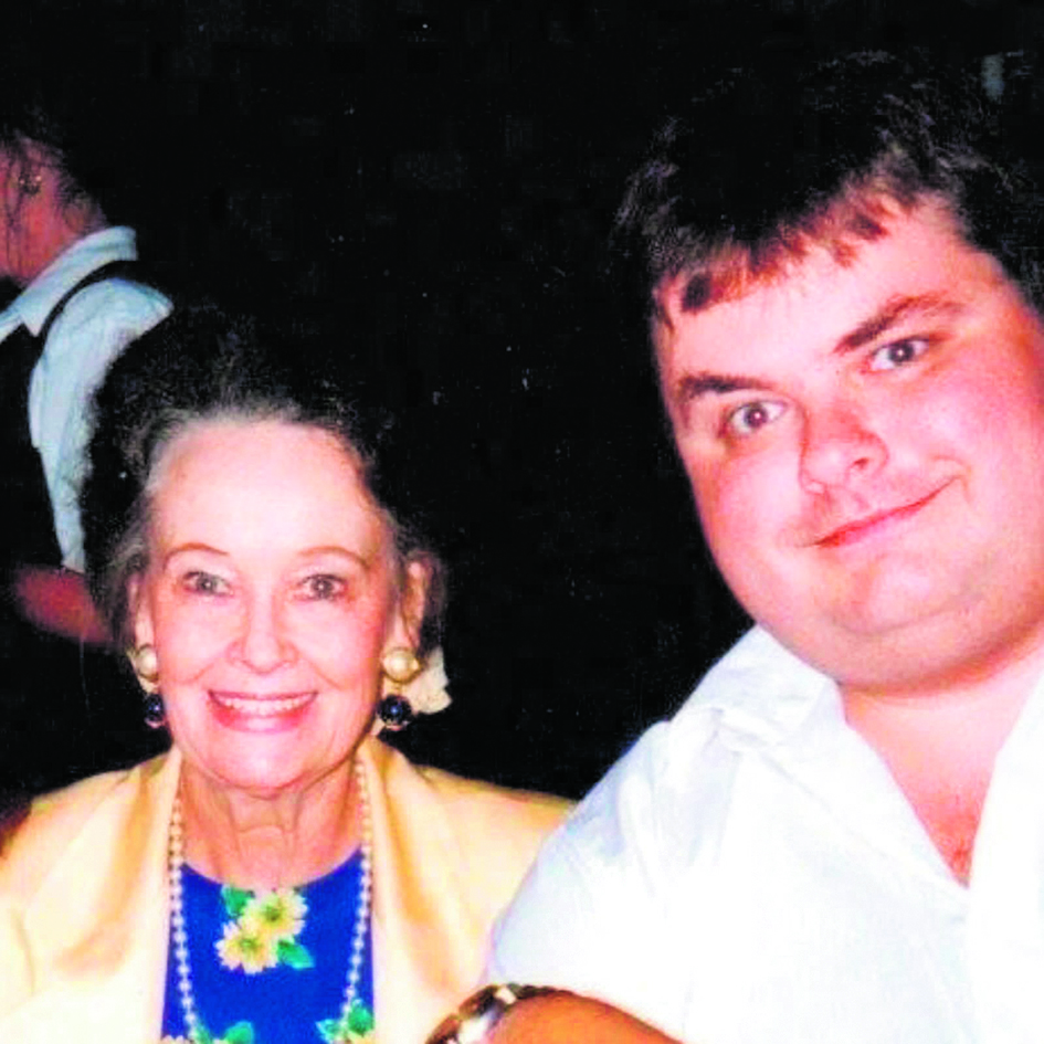 La casa de los Warren es la Meca paranormal 1 La casa de los Warren es la Meca paranormal A los amantes de lo paranormal y lo enigmático, el nombre de las leyendas investigadoras, Ed y Lorraine Warren les resulta bastante familiar.