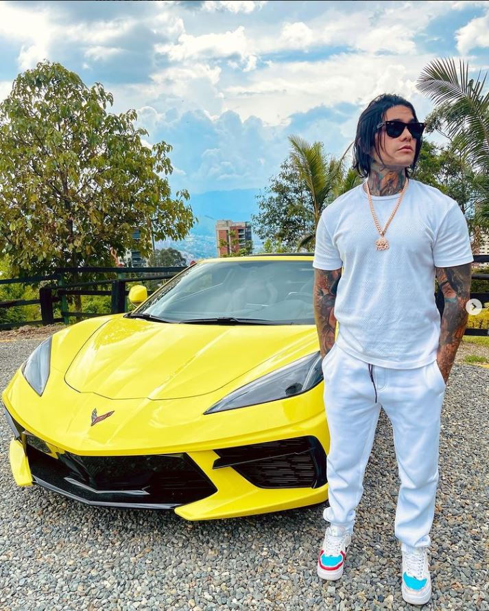 Tras pagar $572 millones de impuestos, renuncia a ser colombiano El controversial influenciador de redes sociales Yéferson Cossio se hizo tendencia en las últimas horas luego de publicar un largo video en Instagram, en el que mostró su inconformismo por lo que tuvo que pagar en su declaración de renta.