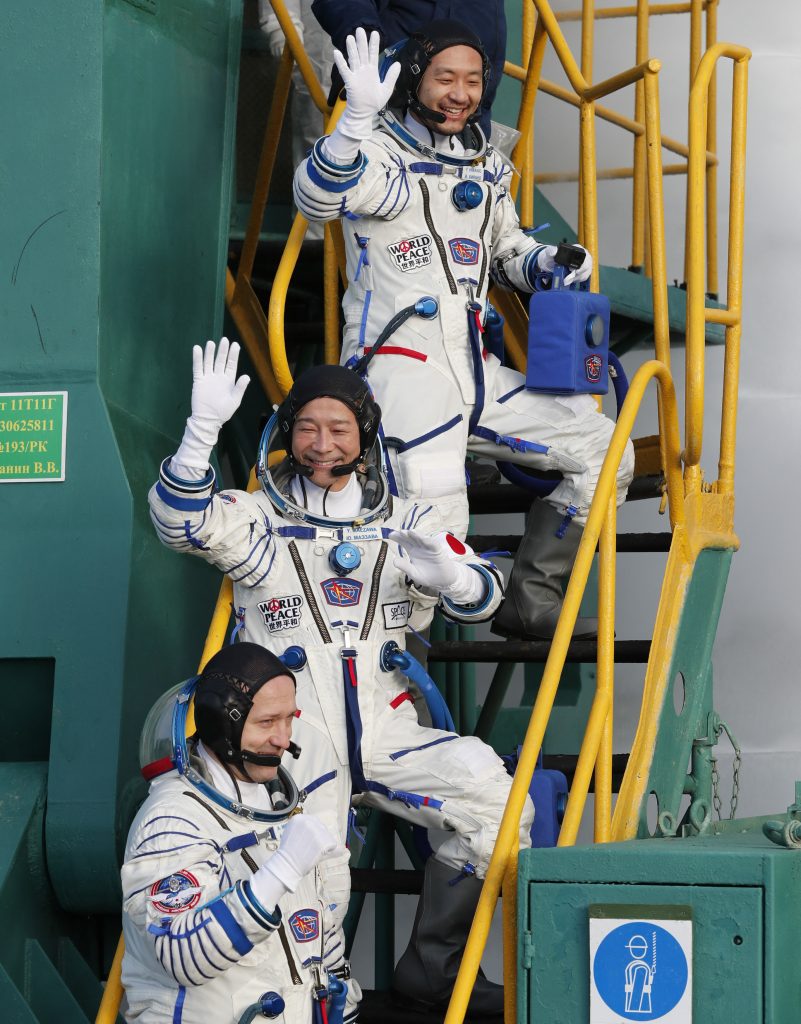 La vueltica espacial de un millonario japonés 2 La vueltica espacial de un millonario japonés Una vista espectacular de la Tierra es algo que solo un puñado de personas en el mundo puede darse y el lujo más extravagante que se están dando los millonarios del planeta.