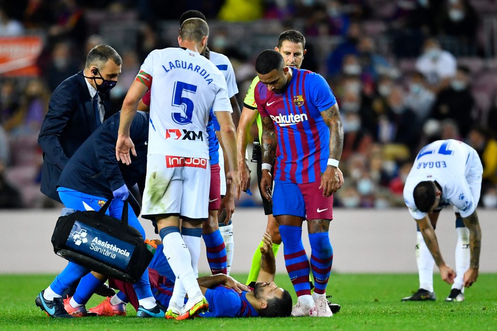 Por problemas cardiacos, 'El Kun' Agüero le dijo adiós al fútbol Tras casi dos décadas sobre las canchas, el corazón de&nbsp;Sergio 'Kun' Agüero&nbsp;lo obligó a frenar y el delantero del Barcelona se ha visto obligado a colgar los guayos este miércoles por sus problemas cardíacos.
