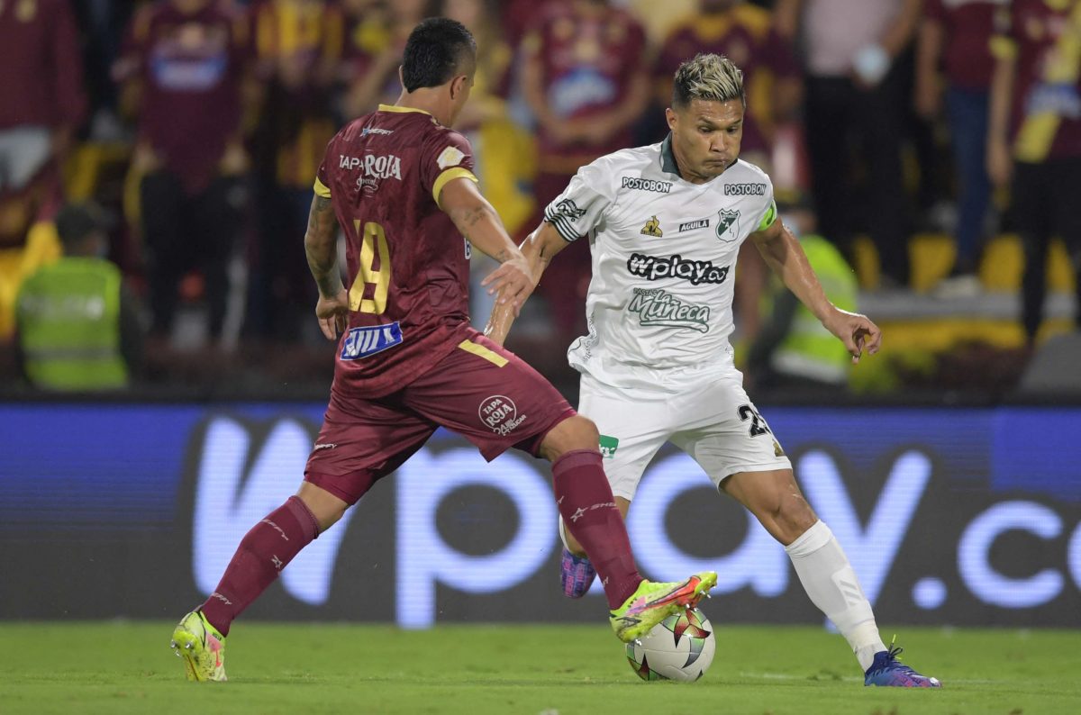 Los 'Azucareros' remontaron y ganaron como visitantes 1 Los 'Azucareros' remontaron y ganaron como visitantes Tuvieron que pasar seis años para que el Deportivo Cali volviera a ganar una Liga. Este miércoles, en el estadio Manuel Murillo Toro de Ibagué, el conjunto 'Azucarero' logró una memorable victoria por 1-2 sobre el Tolima, en la gran final. Se impuso 3-2 en el marcador global y de esta manera conquistó su décima estrella.
