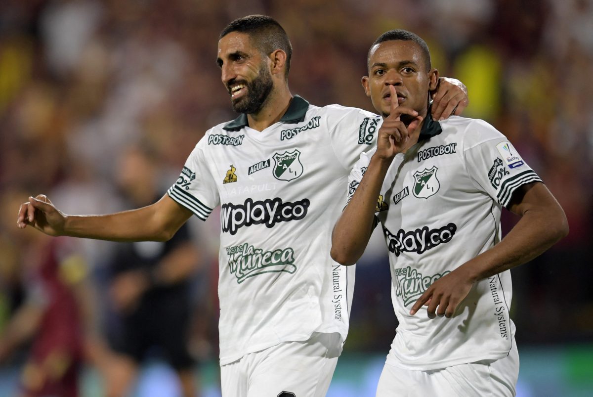 Los 'Azucareros' remontaron y ganaron como visitantes 2 Los 'Azucareros' remontaron y ganaron como visitantes Tuvieron que pasar seis años para que el Deportivo Cali volviera a ganar una Liga. Este miércoles, en el estadio Manuel Murillo Toro de Ibagué, el conjunto 'Azucarero' logró una memorable victoria por 1-2 sobre el Tolima, en la gran final. Se impuso 3-2 en el marcador global y de esta manera conquistó su décima estrella.