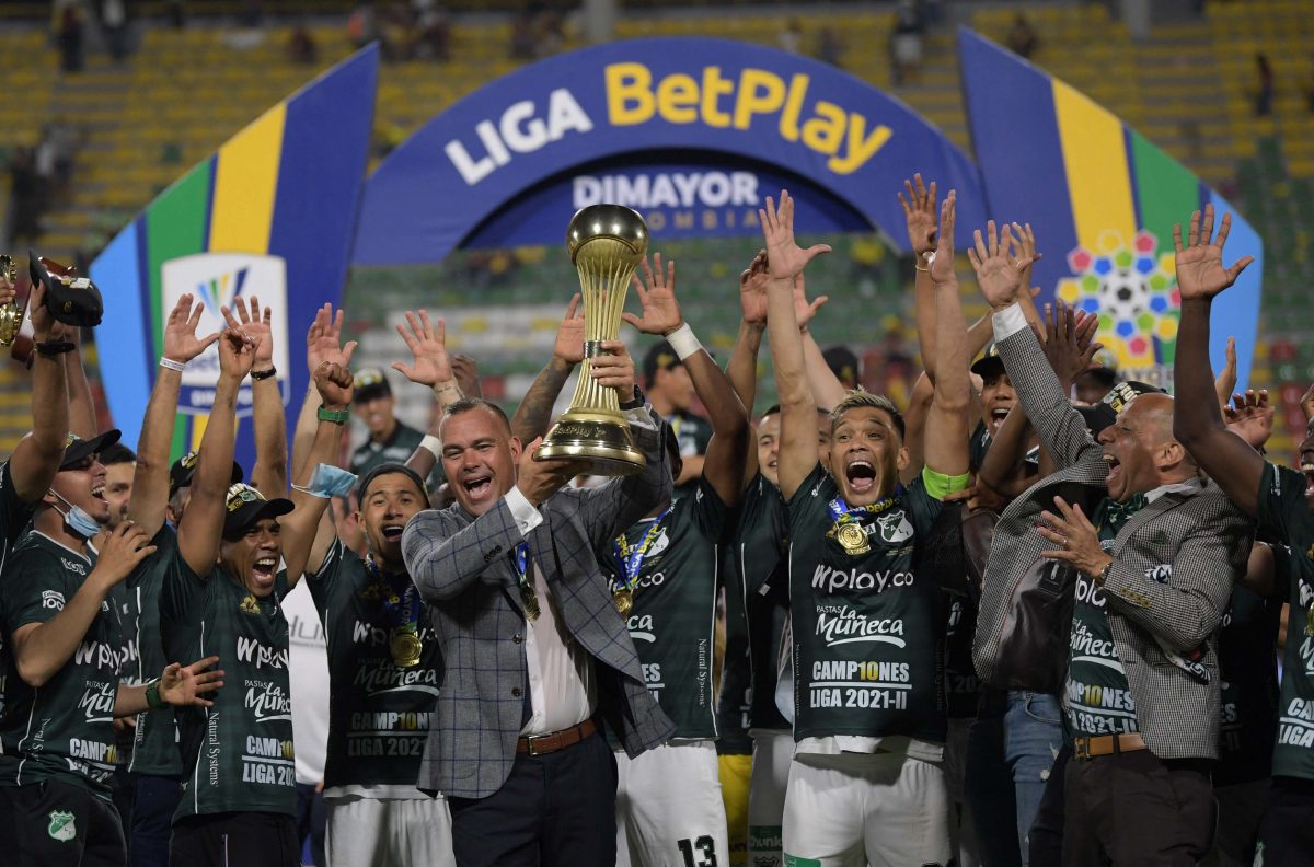 Los 'Azucareros' remontaron y ganaron como visitantes 3 Los 'Azucareros' remontaron y ganaron como visitantes Tuvieron que pasar seis años para que el Deportivo Cali volviera a ganar una Liga. Este miércoles, en el estadio Manuel Murillo Toro de Ibagué, el conjunto 'Azucarero' logró una memorable victoria por 1-2 sobre el Tolima, en la gran final. Se impuso 3-2 en el marcador global y de esta manera conquistó su décima estrella.