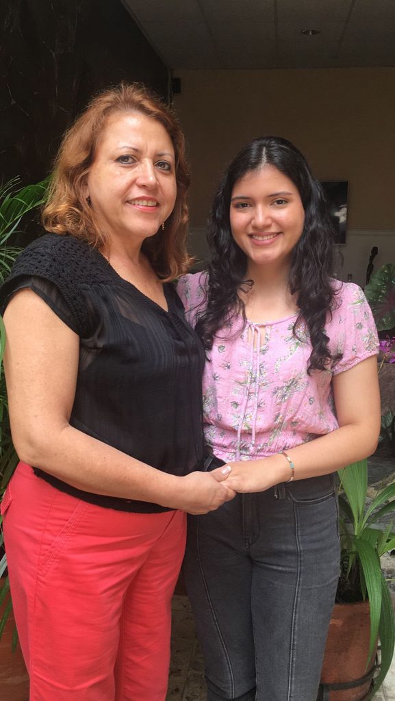 Tras intentarlo seis veces, Marcela Erazo hizo el Icfes perfecto 2 Tras intentarlo seis veces, Marcela Erazo hizo el Icfes perfecto Quinientos sobre quinientos puntos en las pruebas Icfes tienen hoy a Marcela Erazo Medina como el centro de las noticias ejemplares del país.