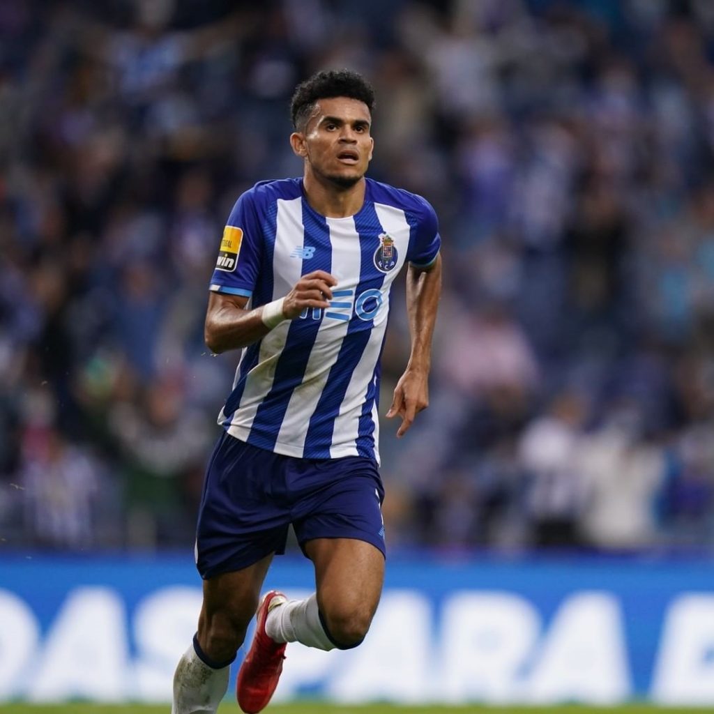 NUESTROS CRACKS MÁS COSTOSOS 1 NUESTROS CRACKS MÁS COSTOSOS Pronto arrancará la temporada de invierno de fichajes en el fútbol internacional. Por eso el portal Transfermarkt reveló una lista actualizada de los jugadores colombianos más costosos. Se los mostramos.