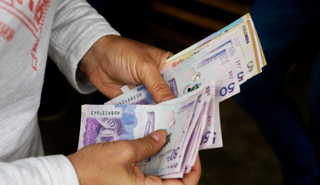 Consejos para que le saque provecho a la prima de navidad 2 Consejos para que le saque provecho a la prima de navidad La prima es uno de los ingresos adicionales más esperados por los colombianos cada seis meses. A propósito, expertos señalan que el uso adecuado de estos recursos se logra a través de una buena educación y una planeación financiera de tipo personal que ayude a mejorar la administración de estos ingresos.