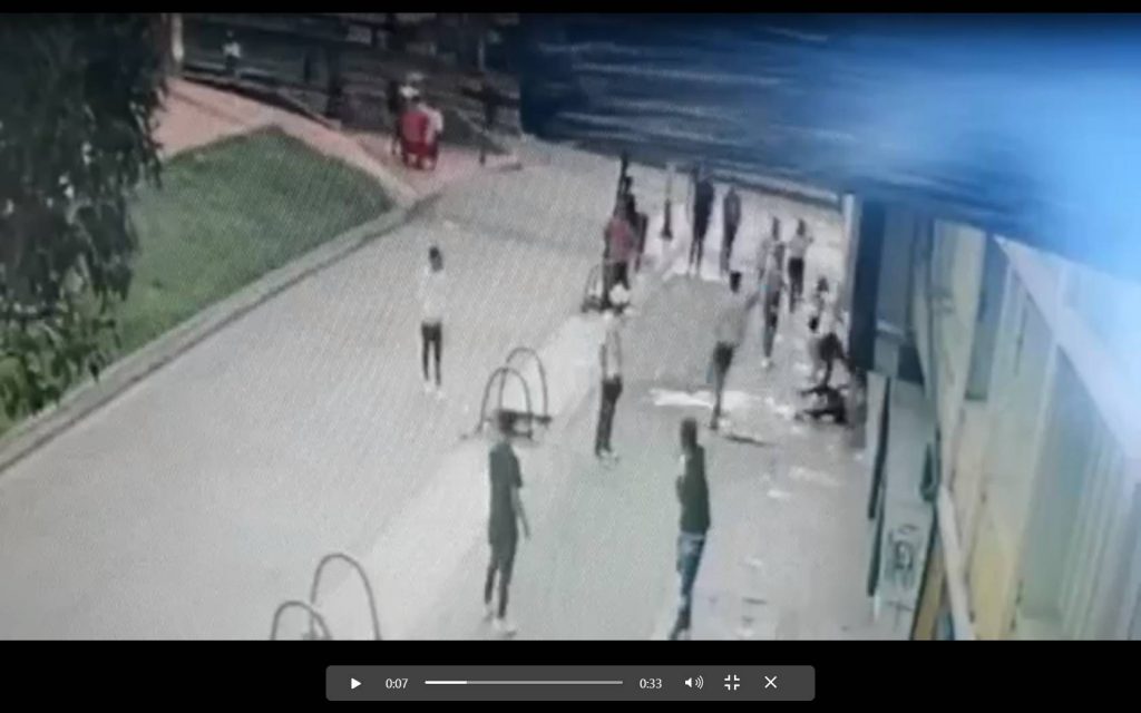 Familiares de Frandy claman justicia por su asesinato Con el cadáver de su hijo, Carín Ramírez viajaba ayer vía terrestre a Venezuela, aún pensando en la forma tan cruel en la que le arrebataron la vida al muchacho y la ineficacia de la justicia en este caso, ya que a los presuntos responsables de haber asesinado a su adoración los dejaron en libertad.