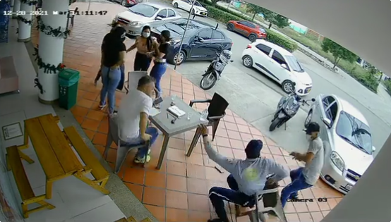 EN VIDEO: Asesinan a vigilante en su primer día de trabajo Miguel Ángel García Naranjo, de 22 años de edad, murió en su primer día de trabajo como vigilante. El hombre habría evitado que le robaran su arma de dotación y se enfrascó en un tiroteo con el ladrón.