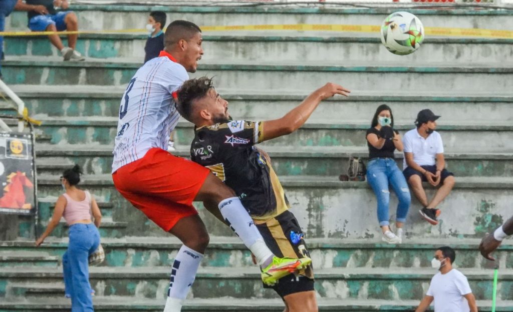 Llaneros F. C. denuncia que sus jugadores fueron amenazados El revuelo mundial que se generó por el polémico partido entre Llaneros F. C. y el Unión Magdalena, que terminó con el ascenso de este último, aún sigue teniendo repercusiones; ahora el equipo de Villavicencio acusa haber sufrido amenazas de muerte.