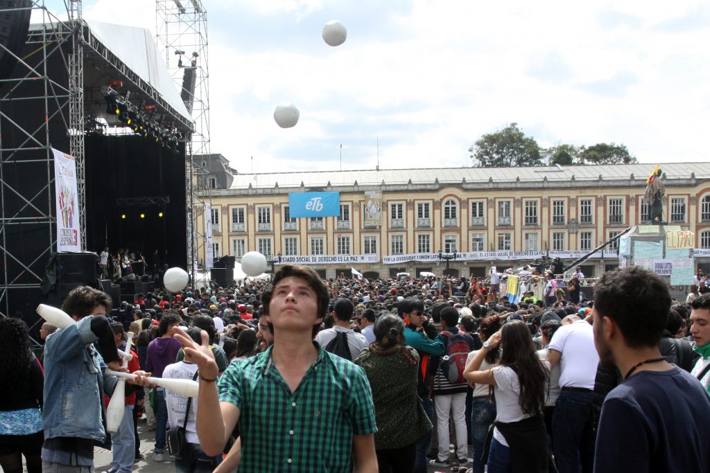 Prográmese para concierto de navidad en la Plaza de Bolívar En medio de las celebraciones decembrinas que se vienen realizando en Bogotá, este domingo 5 de diciembre en la Plaza de Bolívar se realizará un concierto que contará con la presencia de: Manuel Medrano, Juan Pablo Vega, Mabiland, Margarita Siempre Viva y DJ Cornetto.