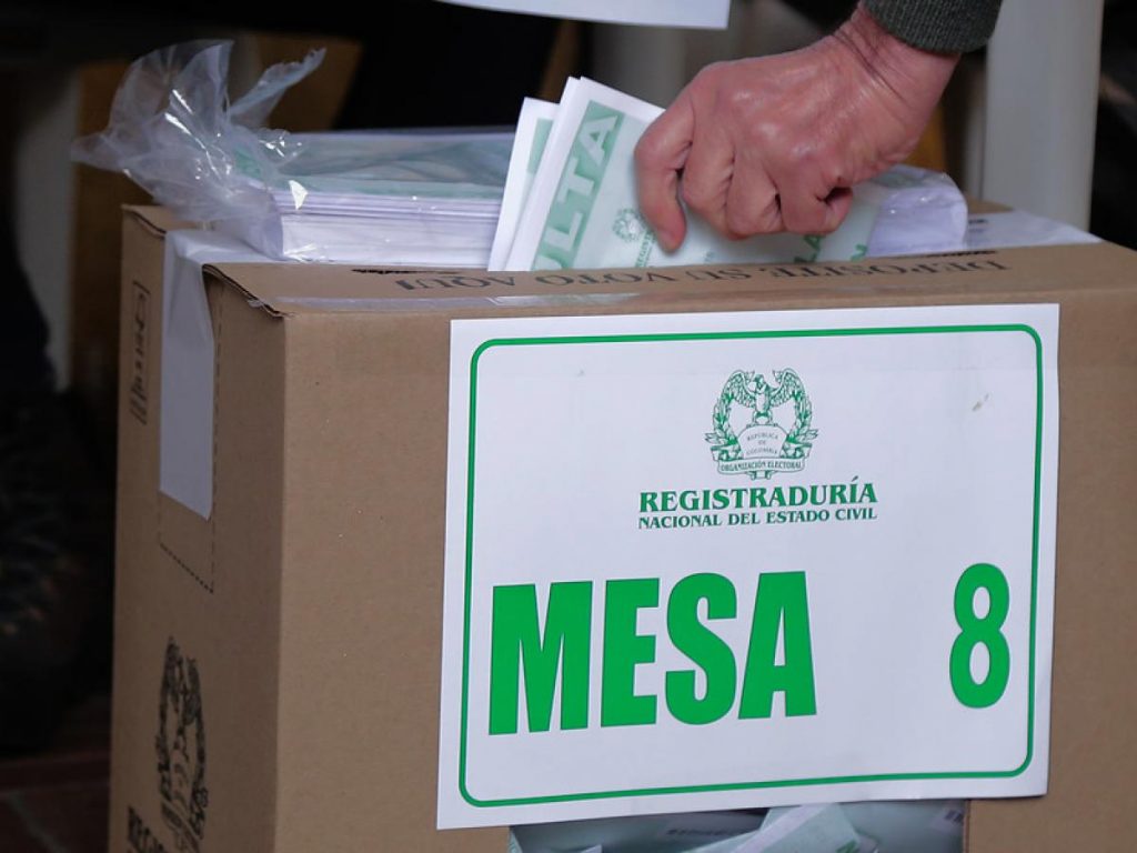 Hoy son las elecciones a los Consejos de Juventud 3 Hoy son las elecciones a los Consejos de Juventud El domingo arranca la temporada electoral en el país con la votación de los jóvenes que integrarán los consejos municipales y locales de juventud, siendo la primera vez que este proceso se adelantará por elección popular y no por elección de los partidos políticos.